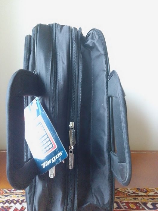 Geanta Targus pentru laptop multiple compartimente