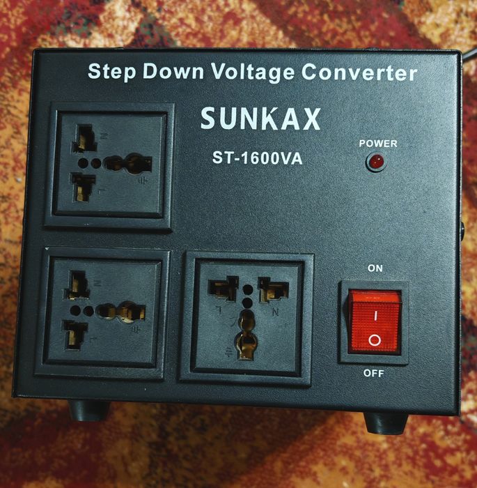 Convertor de tensiune 230VAC-110VAC ST-1600VA SUNKAX volt