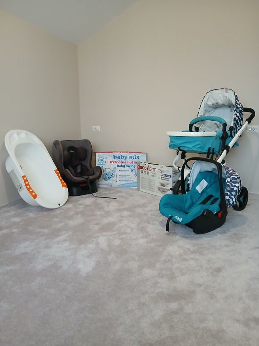 Cărucior de bebe ,scaun de masina ,cantar  și cadita