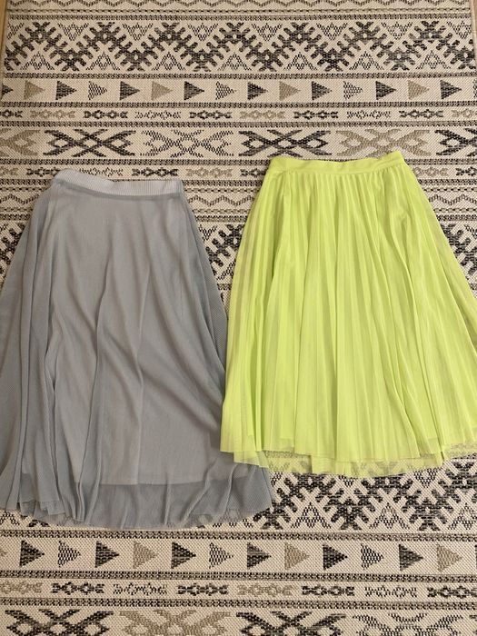 Fuste plisate S Reserved si Berska