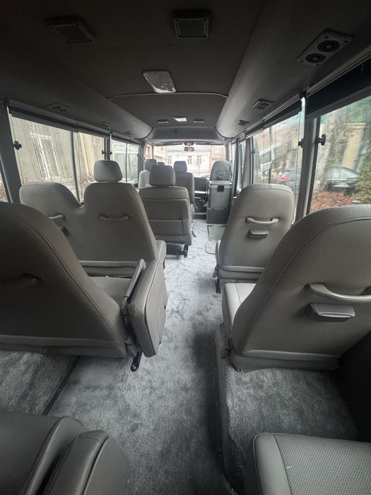 Mikro Avtobus Toyota