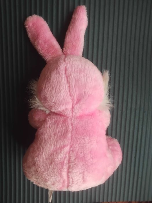 Розово Зайче държащо сърце