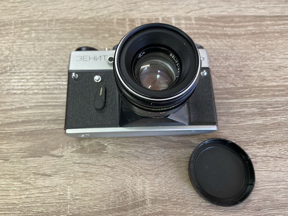 Винтидж 35мм огледално-рефлексен фотоапарат Zenit ET