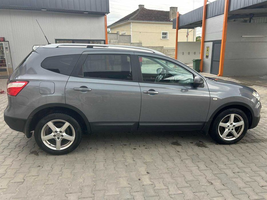 Автомобил Nissan Qashqai  5+2