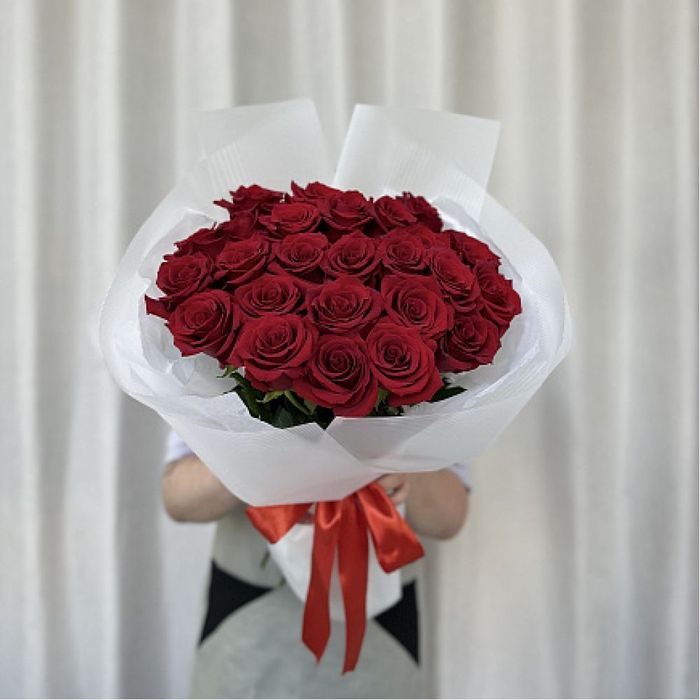 Свежие красные розы со склада