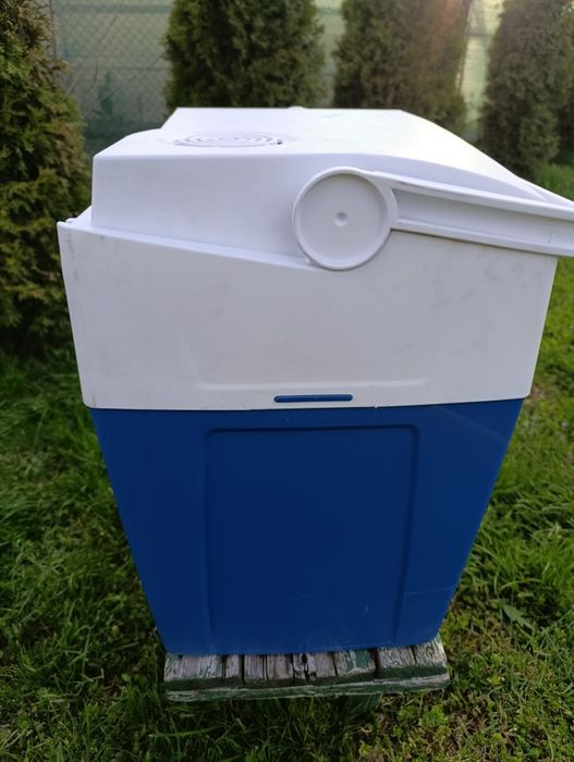 Хладилна чанта на 12 и 220 волта