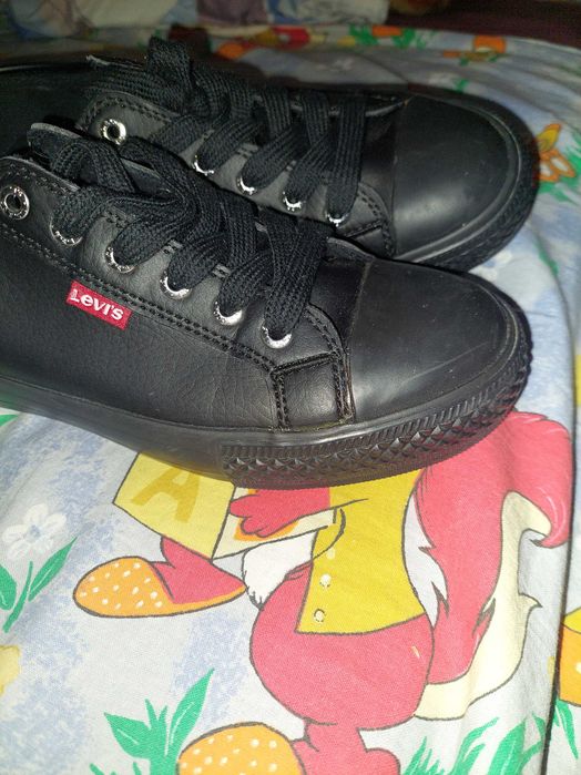 LEVIS нови оригинални 37н