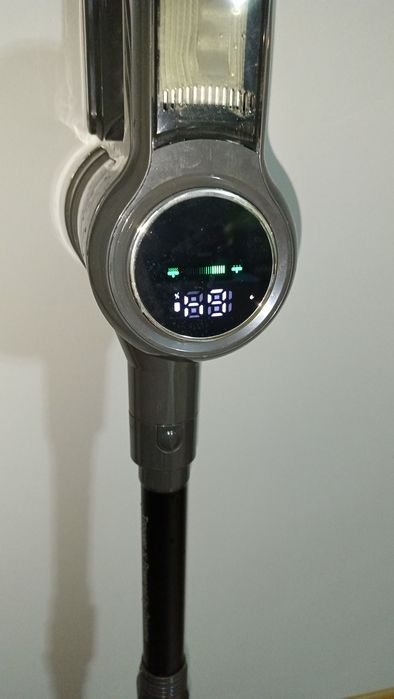 Продам вертикальный пылесос