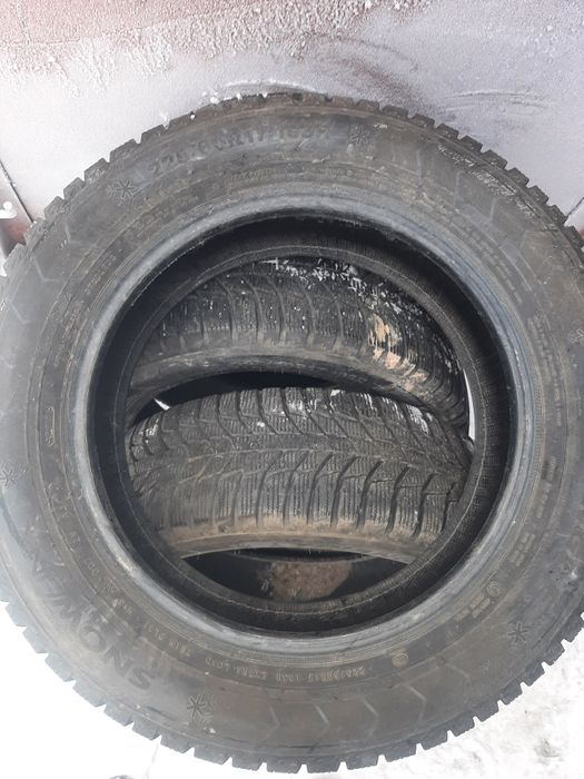 Продам шины 225/60/17 трианжел