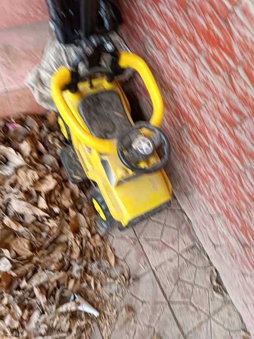 Продается детская машина и коляска