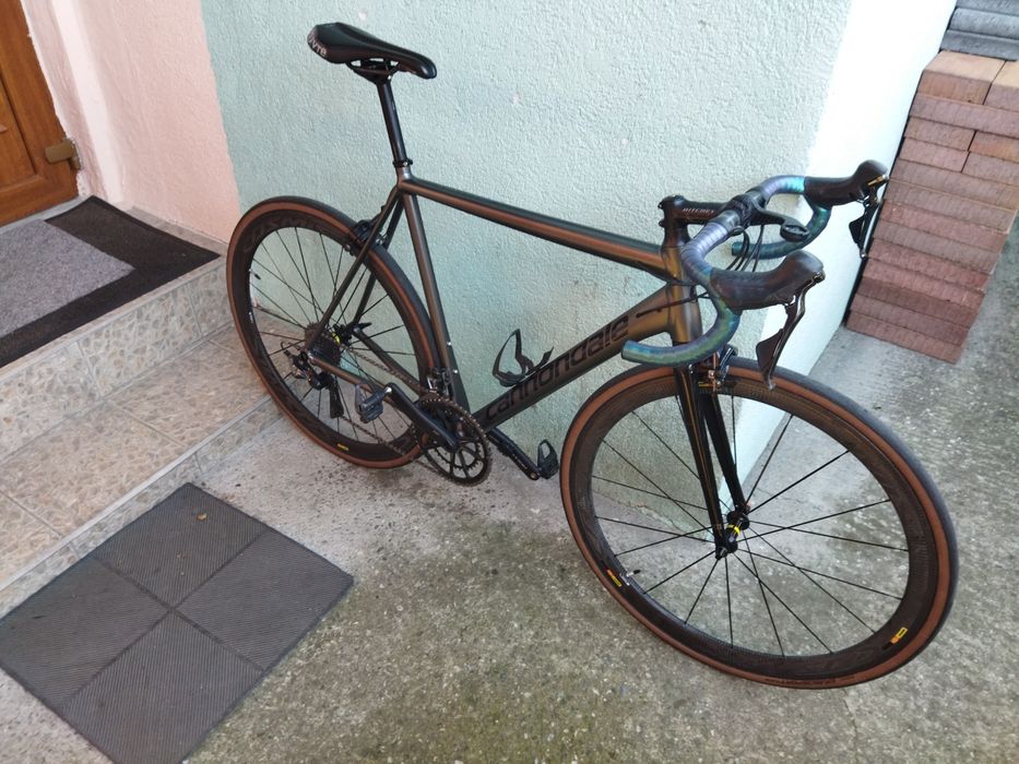 Cursiera carbon Canyon Ultimate Slx și Cannondale Caad 12