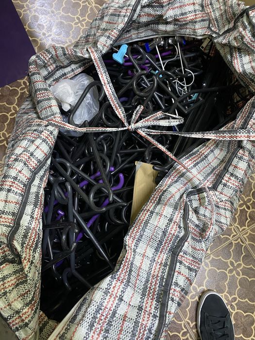 Вешалки. Очень много вешалок оптом