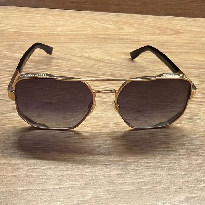 Ochelari de soare DSQUARED2 – design elegant, ramă aurie, toc inclus
