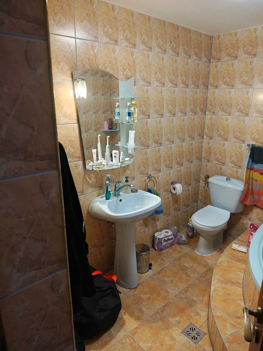 Inchiriez apartament 3 camere!