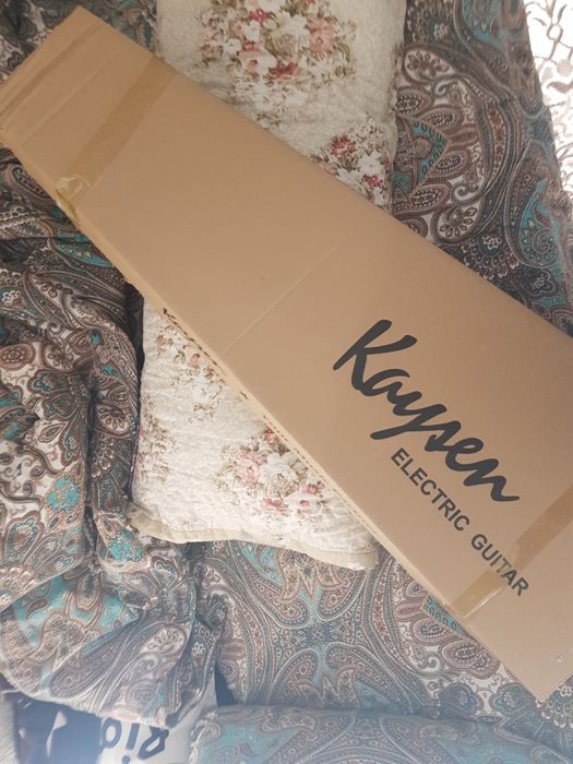 Электро гитара почти новая