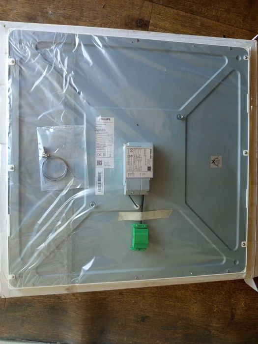 Продавам лед панел PHILIPS