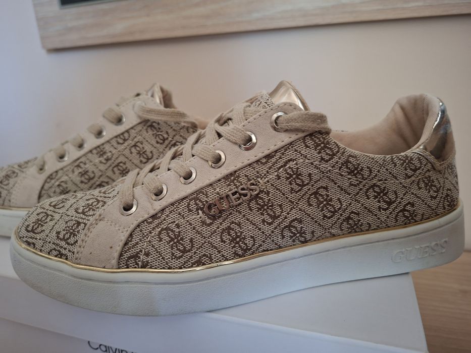 Дамски спортни обувки Guess