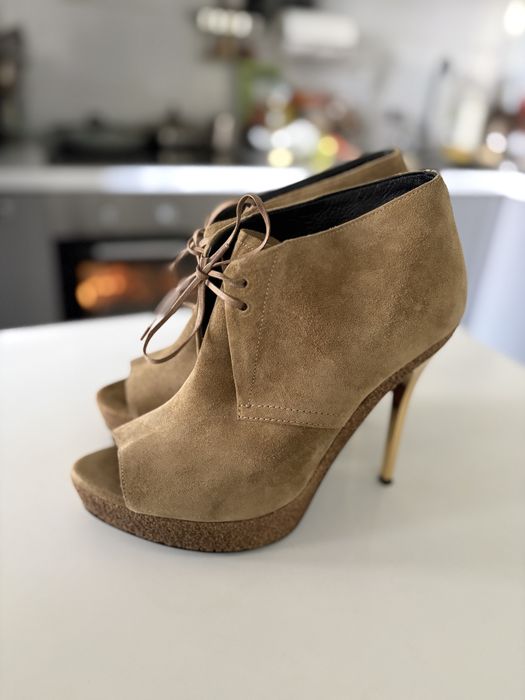 Platforme din piele intoarsa si toc inalt Burberry- 39, original.