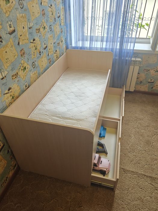 Детская кровать с матрасом