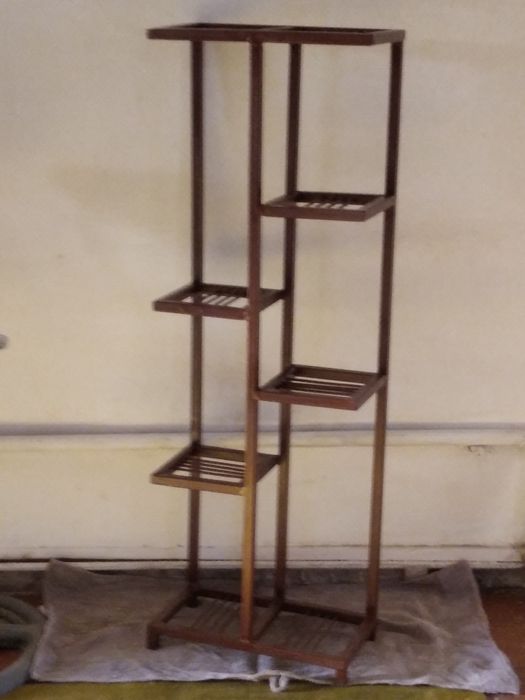 Подставка цветов из металла