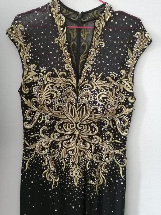 Платье вечернее с камнями черное