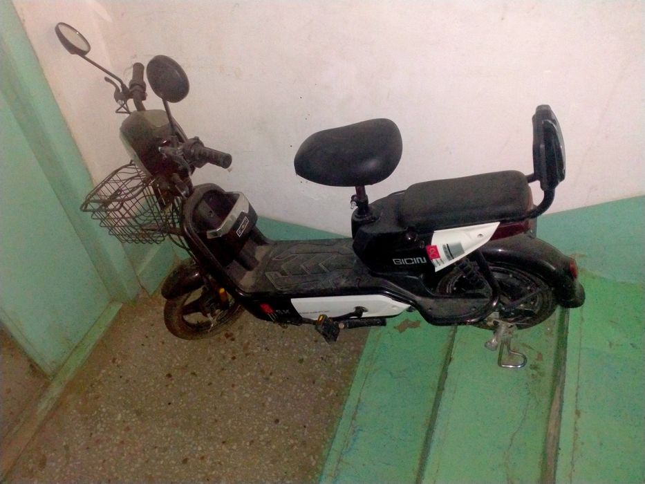 Электро скутер продам