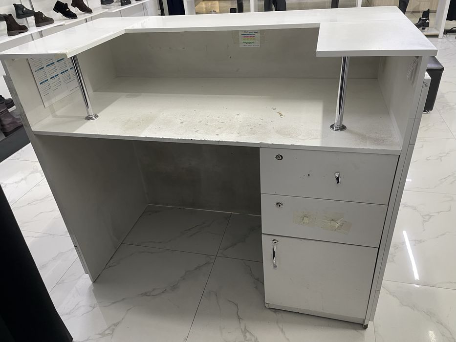 Продается стол ресепшн