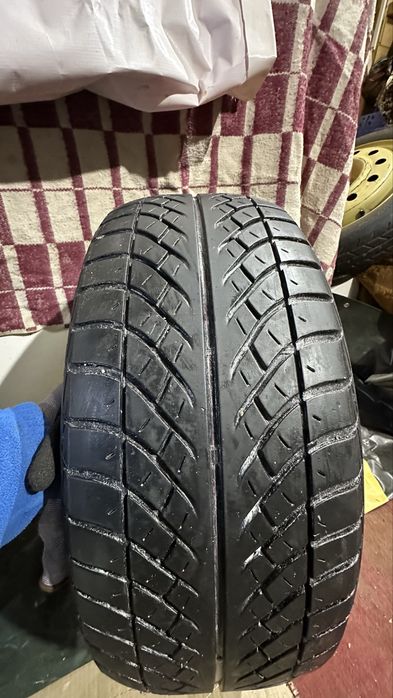 Продам шины BRIDGESTONE R17/ 215/50