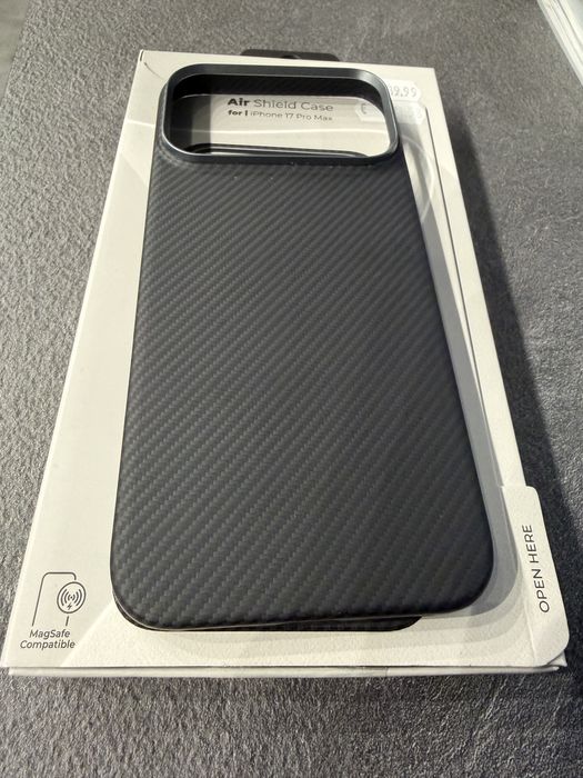 Карбонов кейс iphone 17 pro max