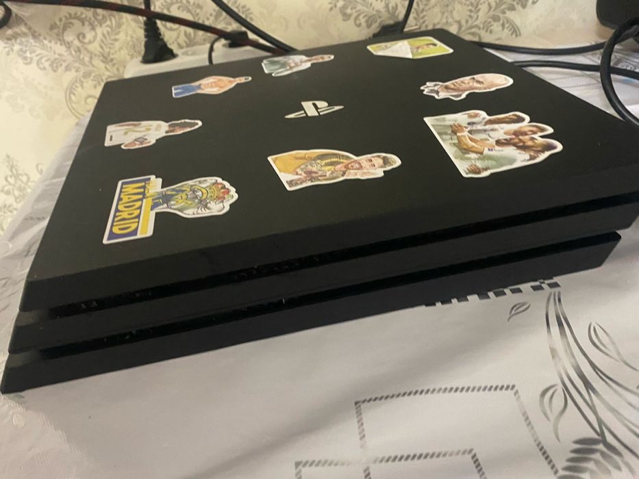 Продаю Плейстешен 4 про