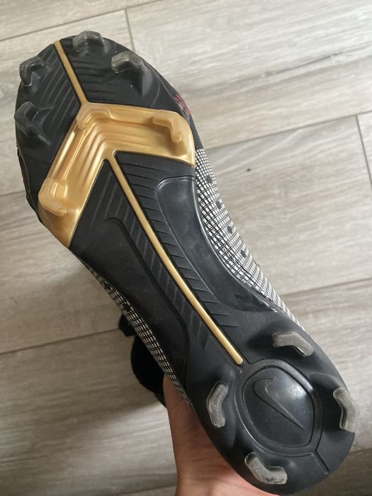 Бутсы найк меркуриал.