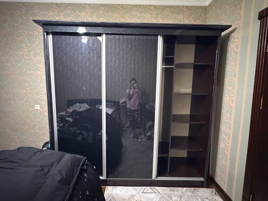 Spalniy mebel kareyski akril