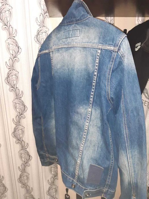 Продам джинсовую куртку 44р = 3000т