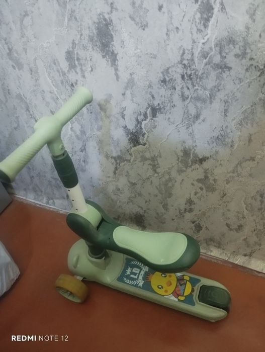 Самокат детский .