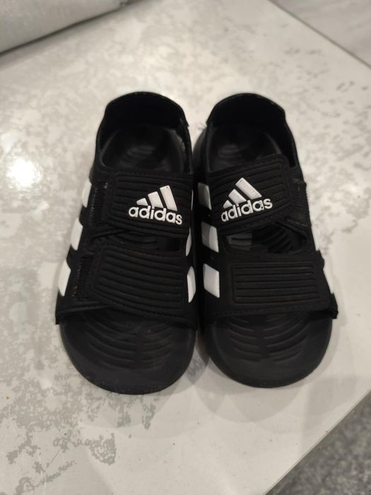 Продавам детски обувки 27 номер