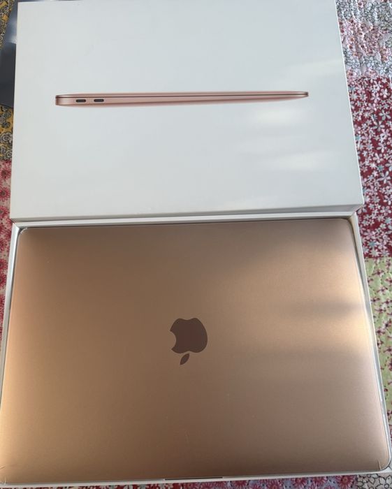 MacBook Air M1 КАТО НОВ 96% Battery + Кутия + Кейсове