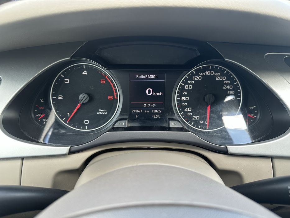 Ауди А4 комби сив металик