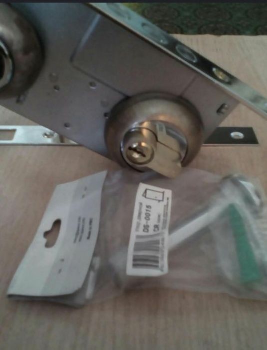 Продам  врезной  замок.