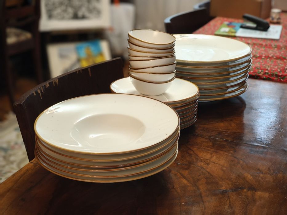 Сервиз чинии от порцелан