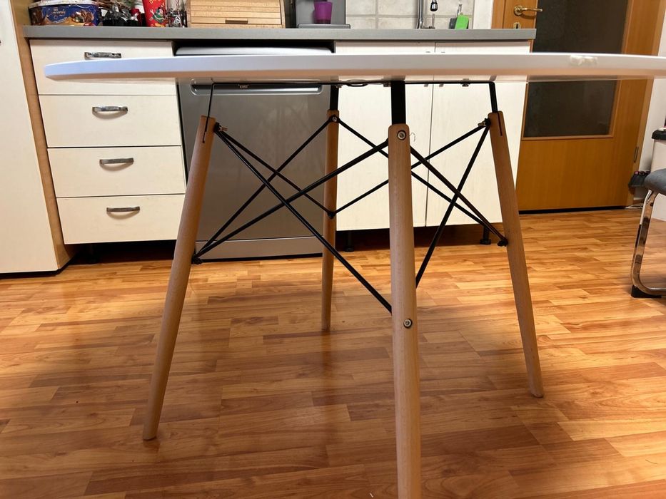 Masa dining/bucatarie