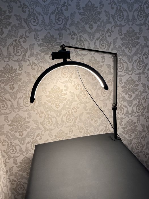 Продается кушетка и лампа для мастера