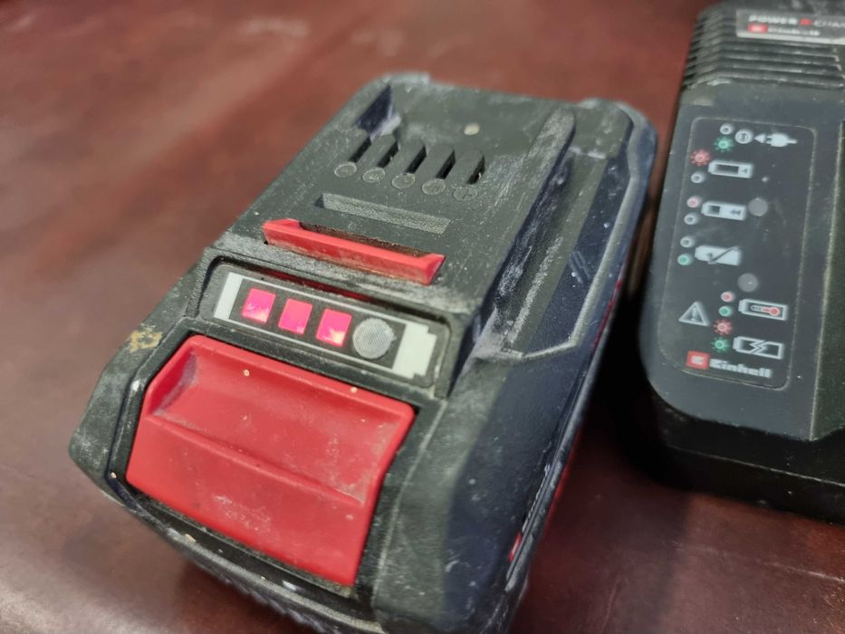 Зарядно за батерии на Einhell Power X-Change