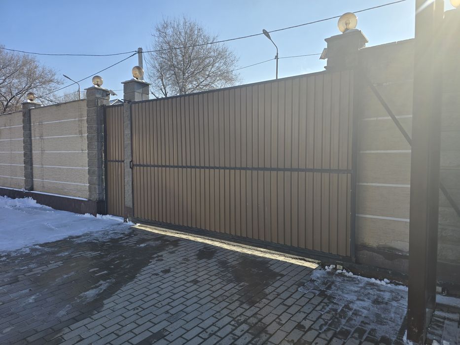 Продам ворота с калиткой раздвижной