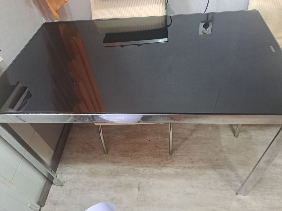 Продам стол кухонный стекло