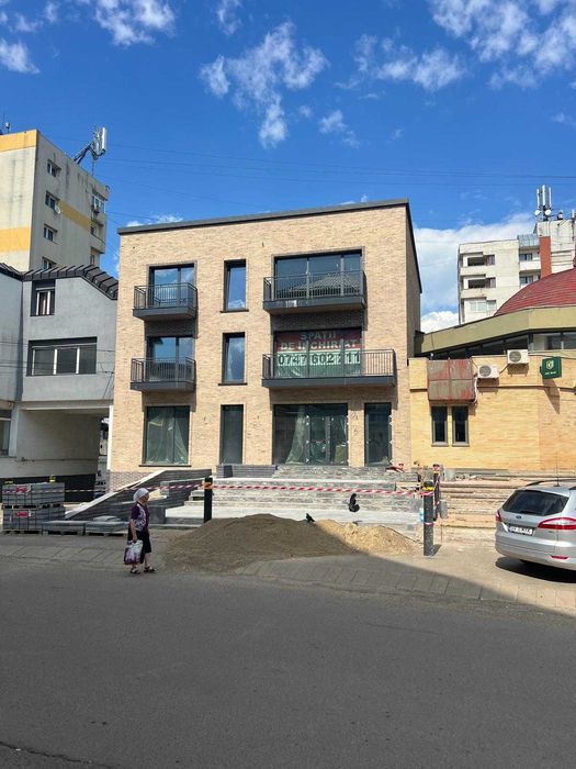 Spatiu comercial - birou, cabinet medical, 70 mp / 50mp sau apartament central Radauti
