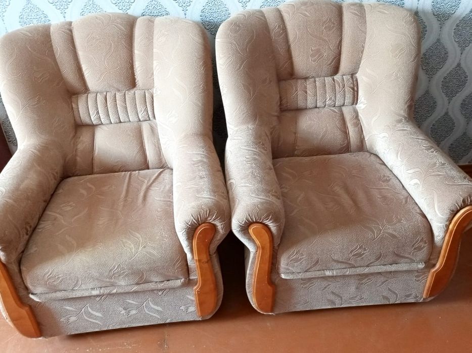 Диван и два кресла
