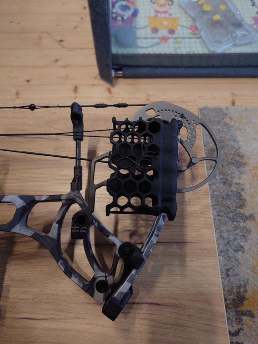 Bear Kuma 30  345fps лък