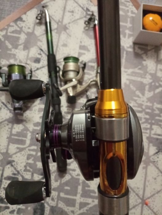 Lansete cu mulinetă și un sonar