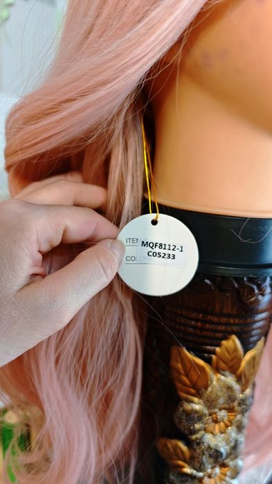 Парик искусственный, розовый.