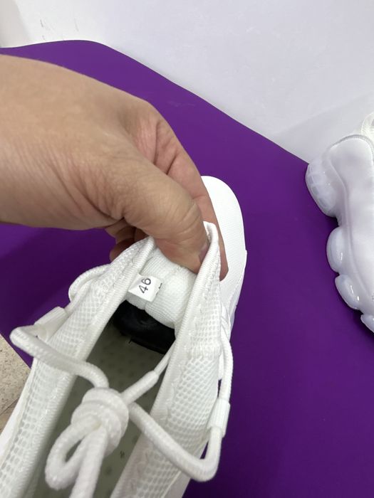 Кроссовки белые 46